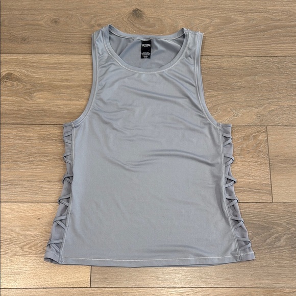 Victoria's Secret Tops - VICTORIA SPORT Gray Criss Cross Mesh Side Scoop Neck Active Yoga Tank Top Size S